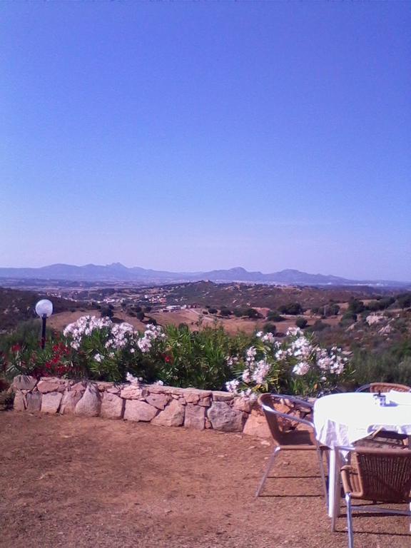 Farm Stay Gli Oleandri Loiri Porto San Paolo Екстериор снимка