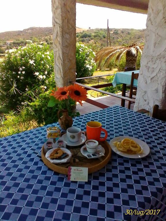 Farm Stay Gli Oleandri Loiri Porto San Paolo Екстериор снимка