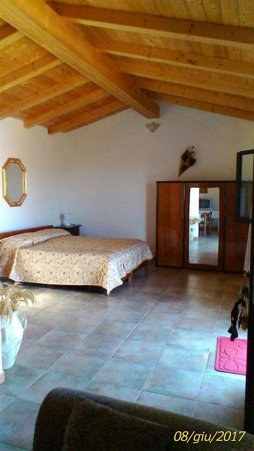 Farm Stay Gli Oleandri Loiri Porto San Paolo Екстериор снимка