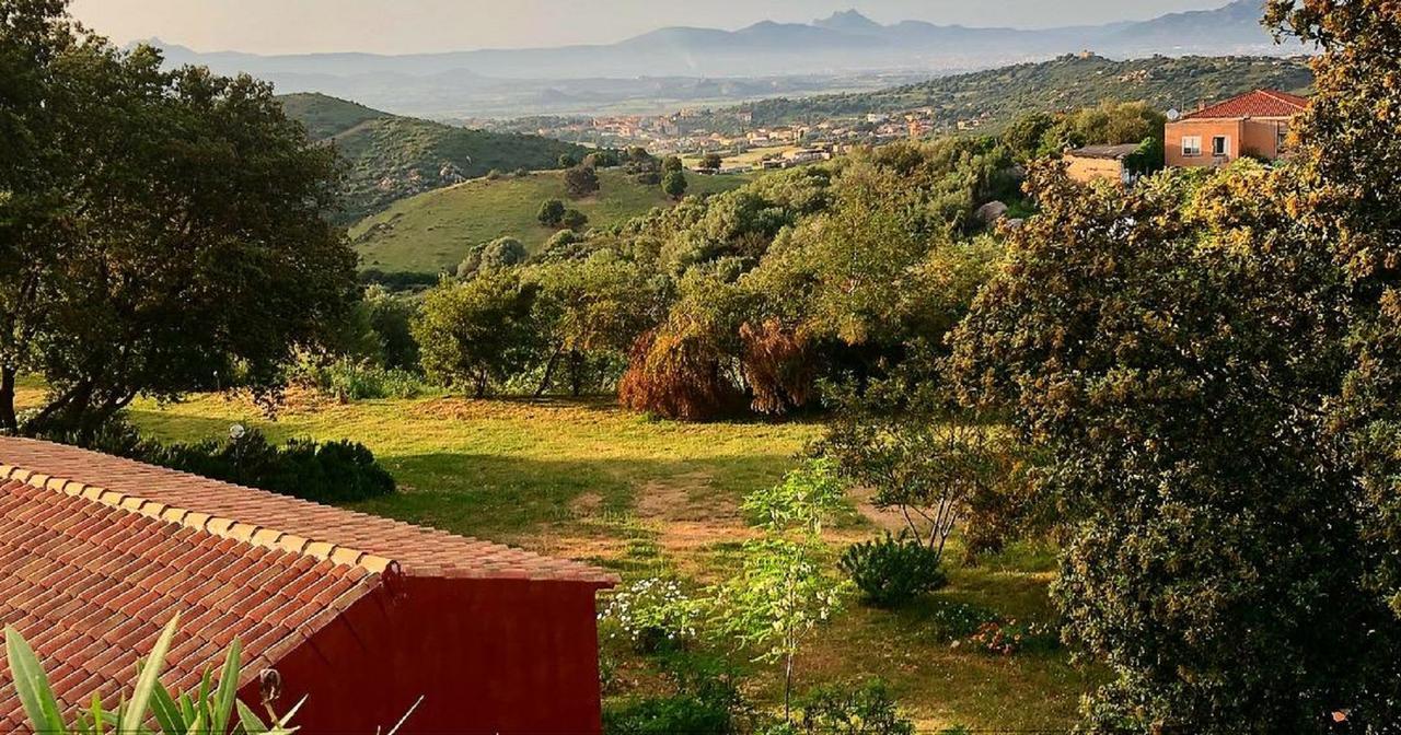 Farm Stay Gli Oleandri Loiri Porto San Paolo Екстериор снимка