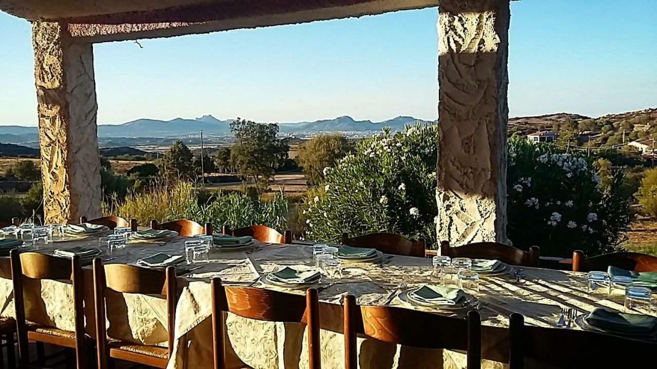 Farm Stay Gli Oleandri Loiri Porto San Paolo Екстериор снимка